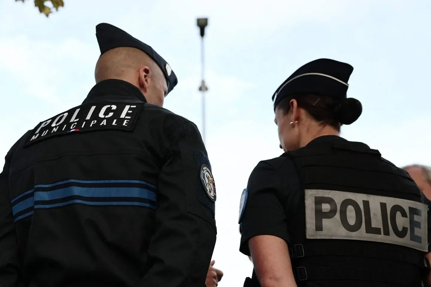 Schock in Frankreich: Autofahrer rast absichtlich in Passanten