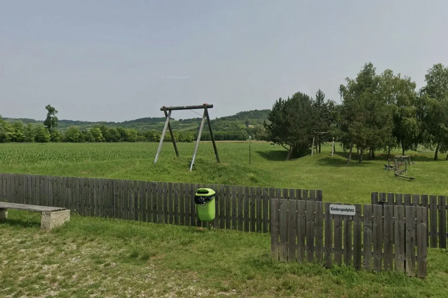 Schock auf dem Spielplatz: 12-Jähriger schießt mit Glock in die Luft!