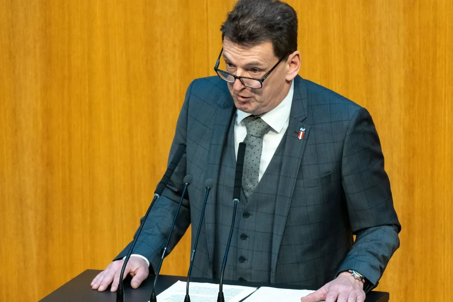 Alarmstufe Rot für den Mittelstand: FPÖ präsentiert 5-Punkte-Plan