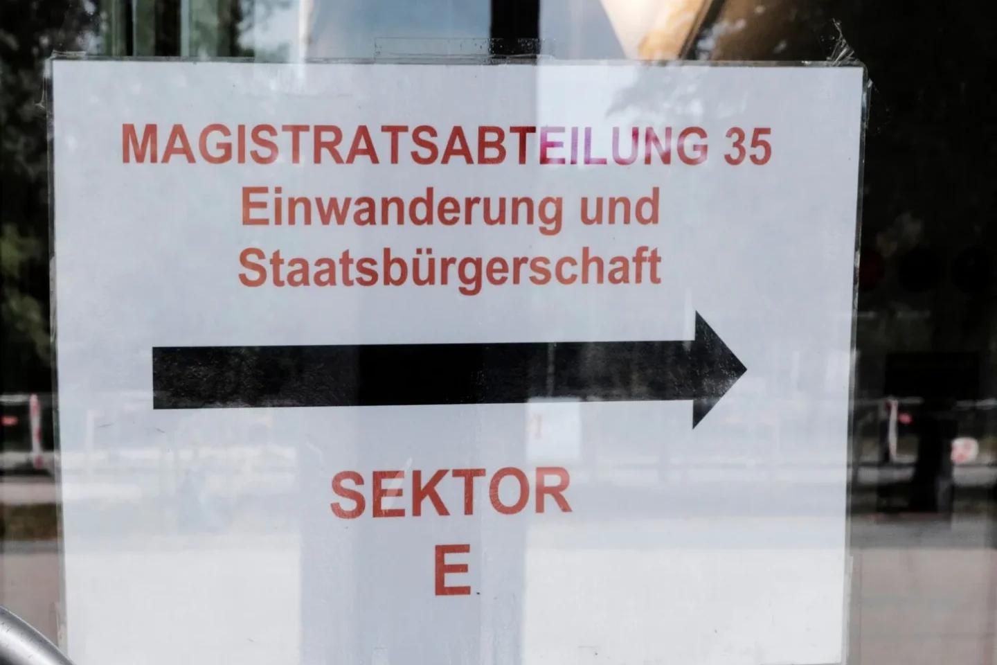 Chinesen dominieren die Rot-Weiß-Rot-Karte: Ein Blick auf Österreichs Zuwanderungspolitik