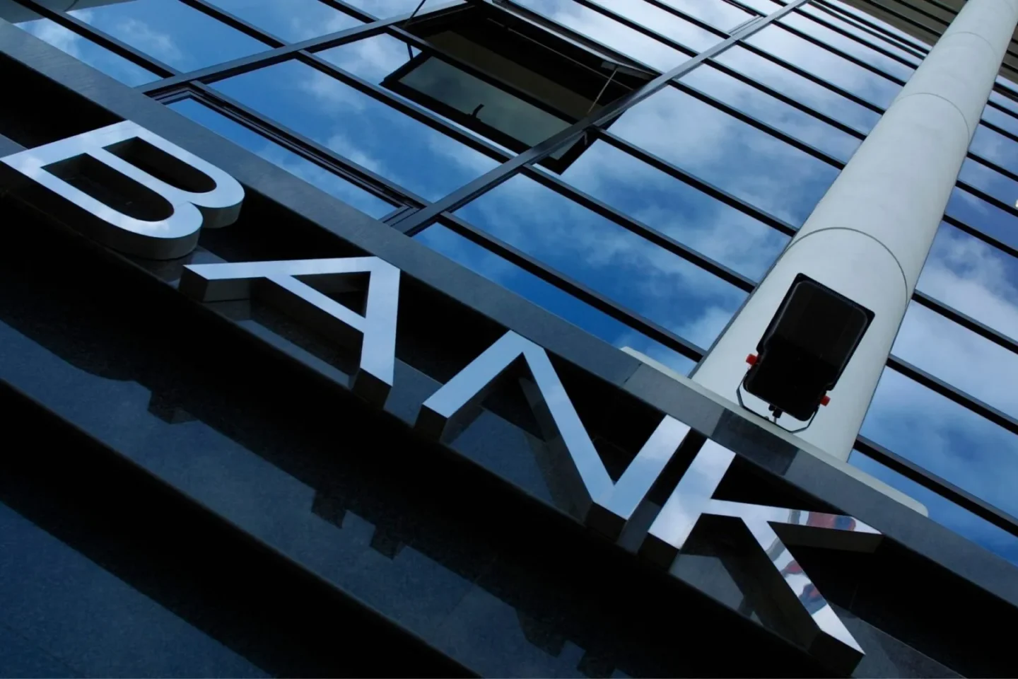 Milliarden kassiert, Steuer zahlen? Nein danke – Österreichs Banken blasen zum Angriff