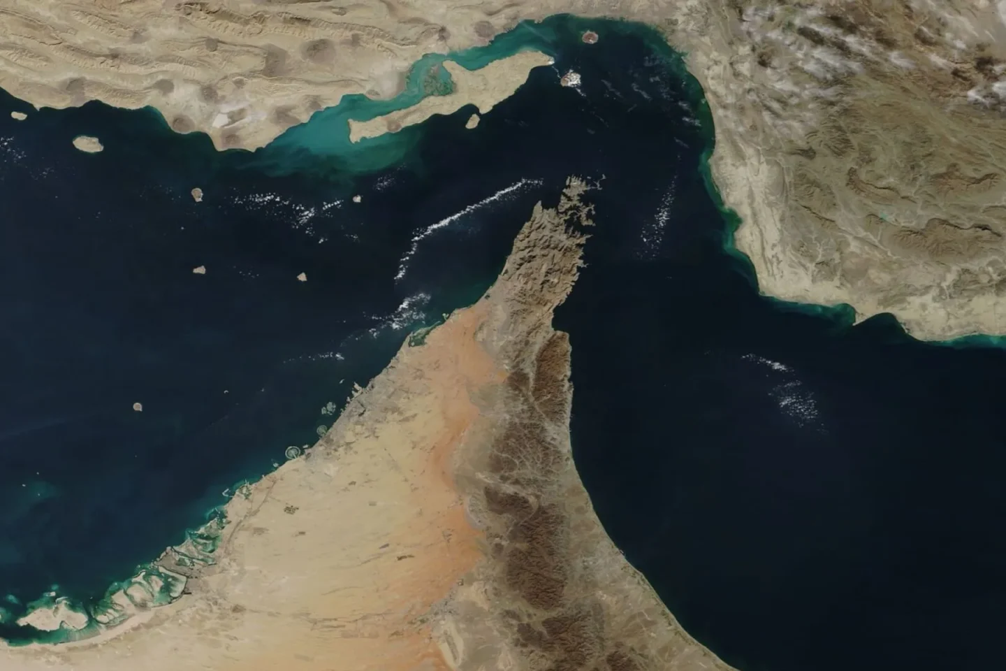 Teheran lockert Hormuz-Blockade: Durchfahrt für „nicht-feindliche“ Schiffe möglich