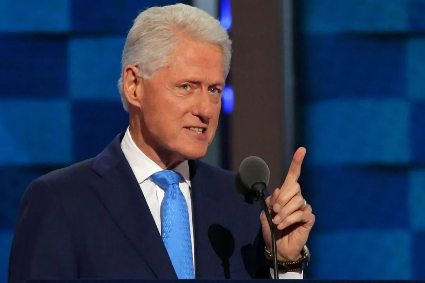 Clinton unter Eid: Kein Beweis gegen Trump im Epstein-Skandal
