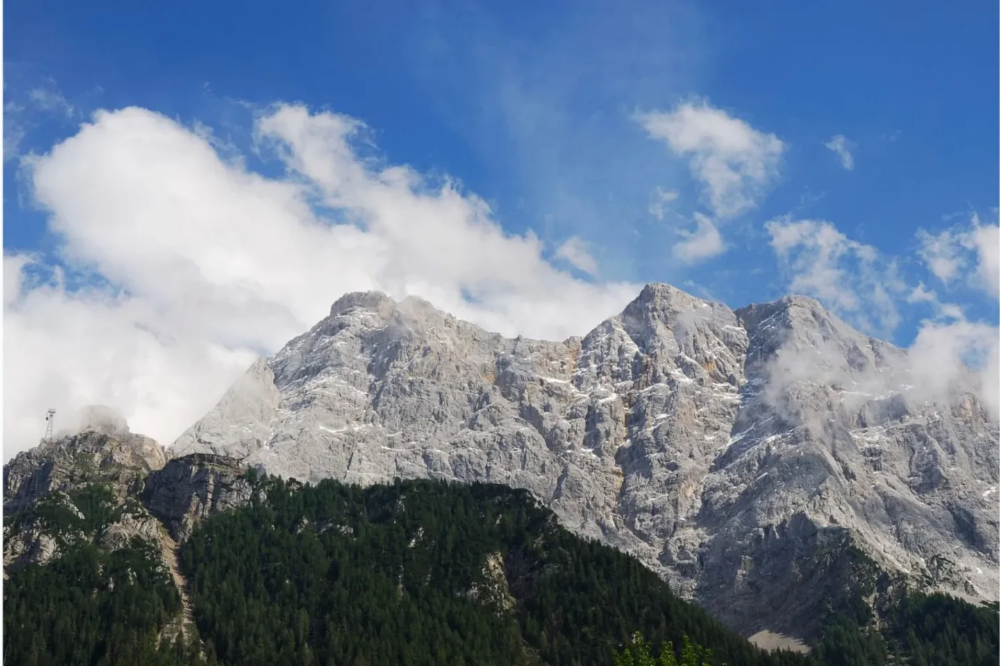 Bergtragödie an der Zugspitze: 19-Jähriger stürzt 250 Meter in den Tod
