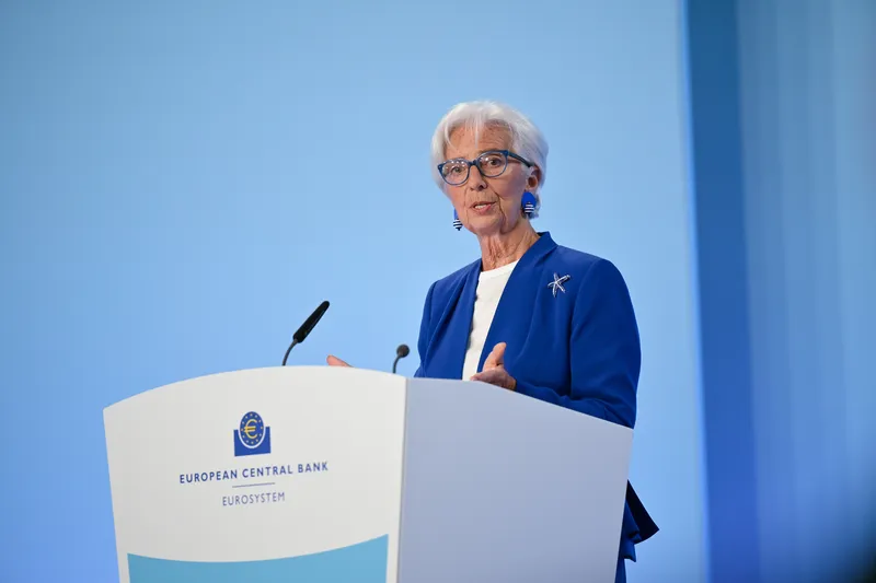 EZB dreht die Zinsspirale: Erstmals seit fast drei Jahren steigen die Leitzinsen