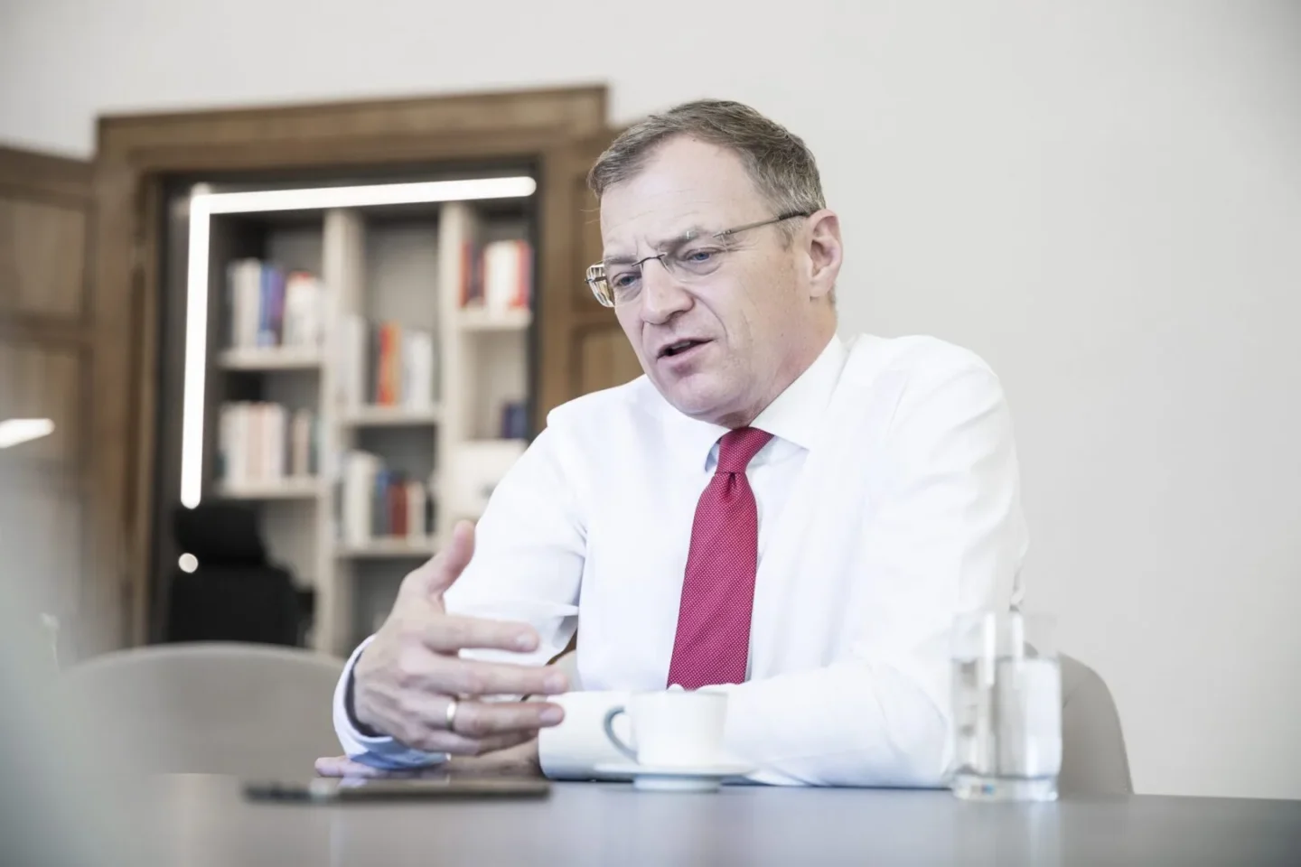 Bund senkt Lohnnebenkosten — Länder sollen mitbezahlen: Stelzer und Mikl-Leitner laufen Sturm