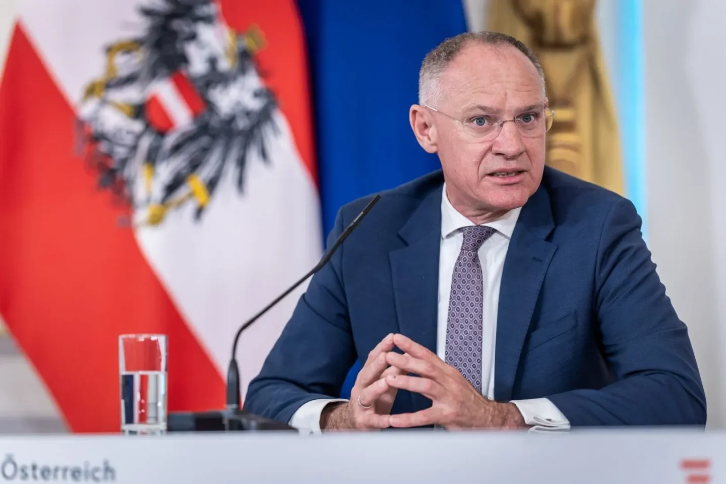 Karners Innenbudget: Mehr Geld für Polizei, höhere Strafen, weniger für Asyl