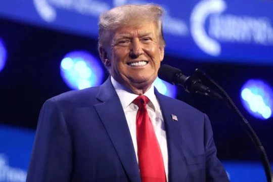 Von Gage Skidmore from Surprise, AZ, United States of America - Donald Trump, CC BY-SA 2.0, https://commons.wikimedia.org/w/index.php?curid=134983607