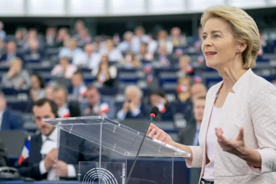 Von European Parliament from EU - Ursula von der Leyen presents her vision to MEPs, CC BY 2.0, https://commons.wikimedia.org/w/index.php?curid=80450556