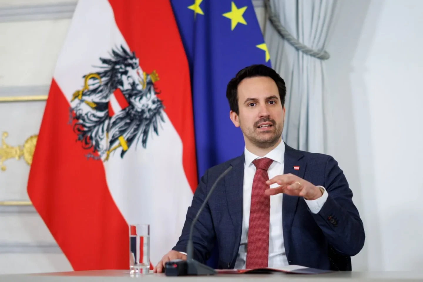 Einschüchterungsvorwurf gegen Wiederkehr-Kabinettschef: Parlamentarische Anfrage bringt Antwort – zumindest eine halbe