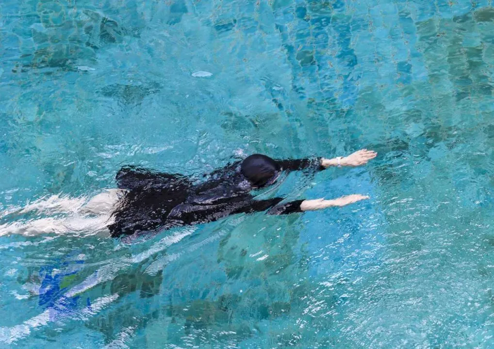 Burkini im Hotelpool: Salzburger Landesverwaltungsgericht sieht Diskriminierung – 120 Euro Strafe