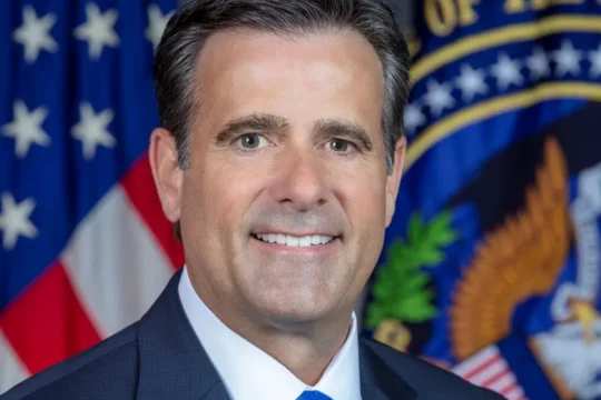 Von Office of the Director of Intelligence - https://www.odni.gov/files/images/headshots/DNI_John_Ratcliffe.jpg, Gemeinfrei, https://commons.wikimedia.org/w/index.php?curid=90702152