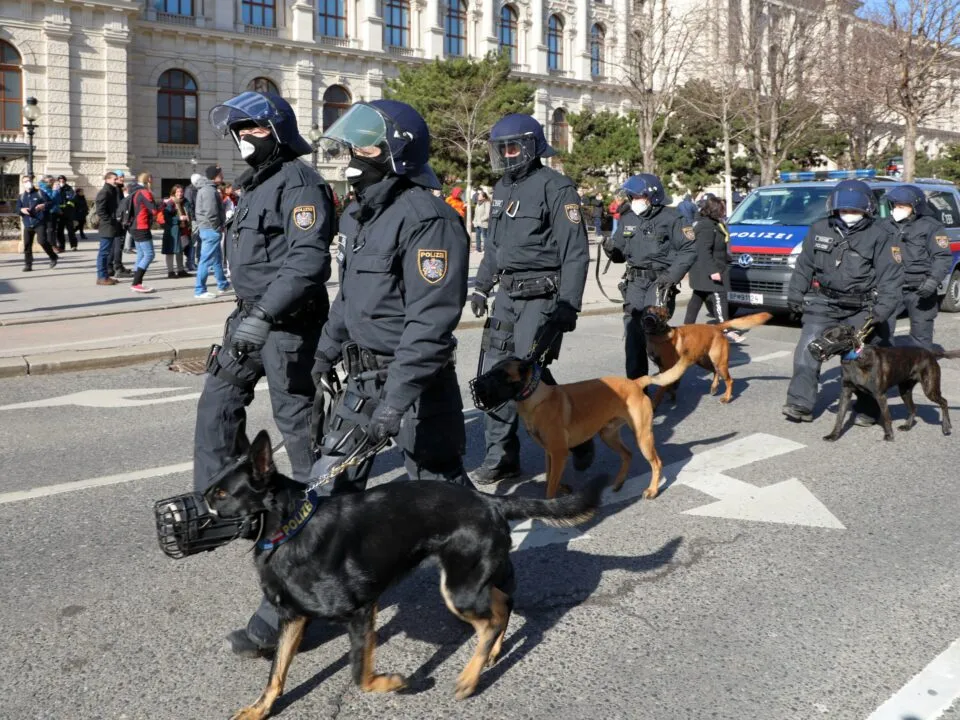 Massenstreit in Wien-Favoriten: Mann mit Radkreuzschlüssel niedergeschlagen