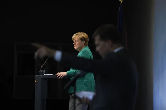 Merkel erinnert CDU nach Wahldebakel an Adenauers Volksparteiidee