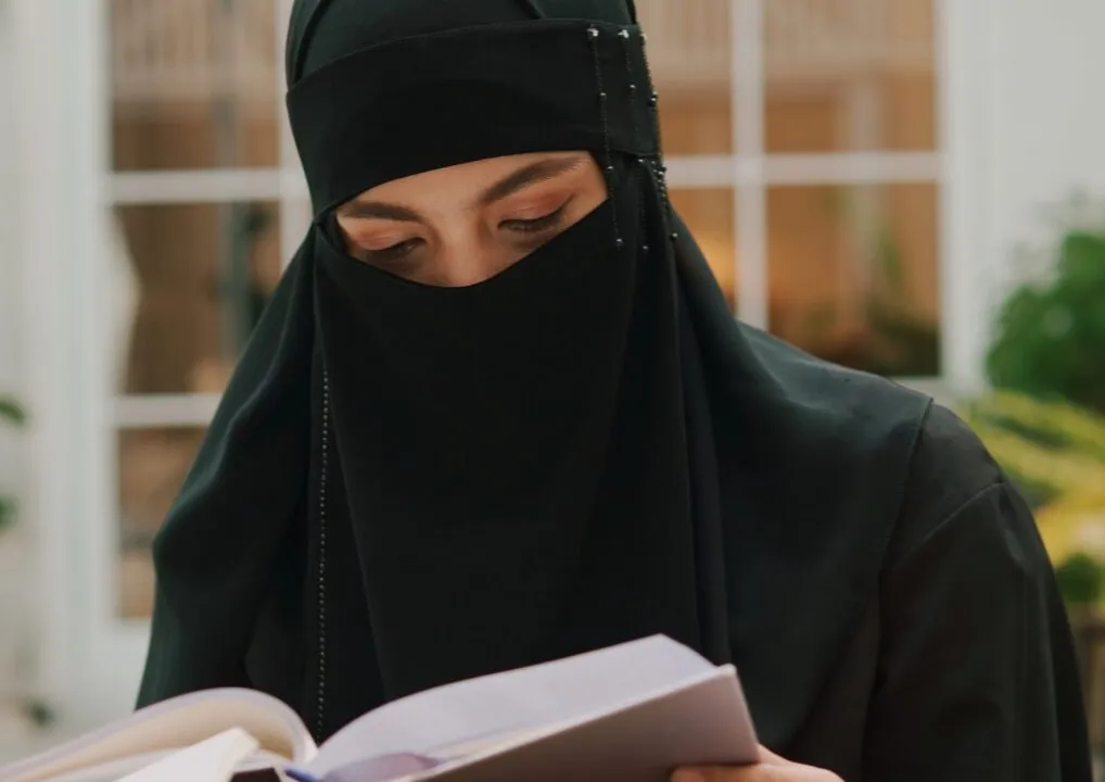 Meloni will Burka-Verbot an Schulen und verpflichtende Sprachkurse für Eltern