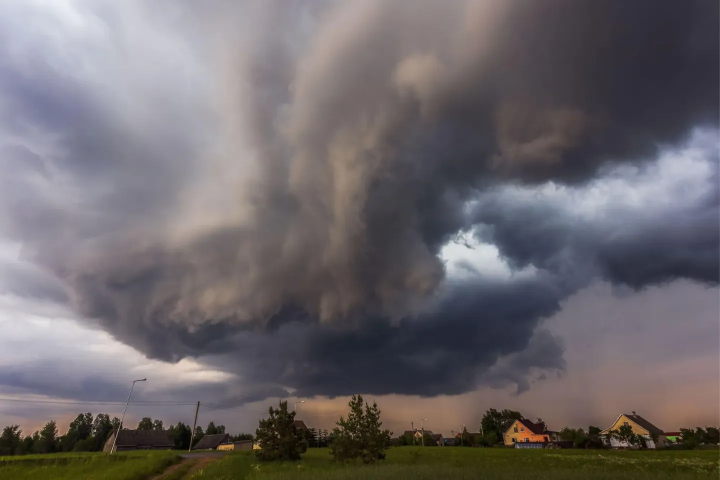 Sturmtief Austen: Ein Toter in Frankreich, zeitweise fast 290.000 Haushalte ohne Strom